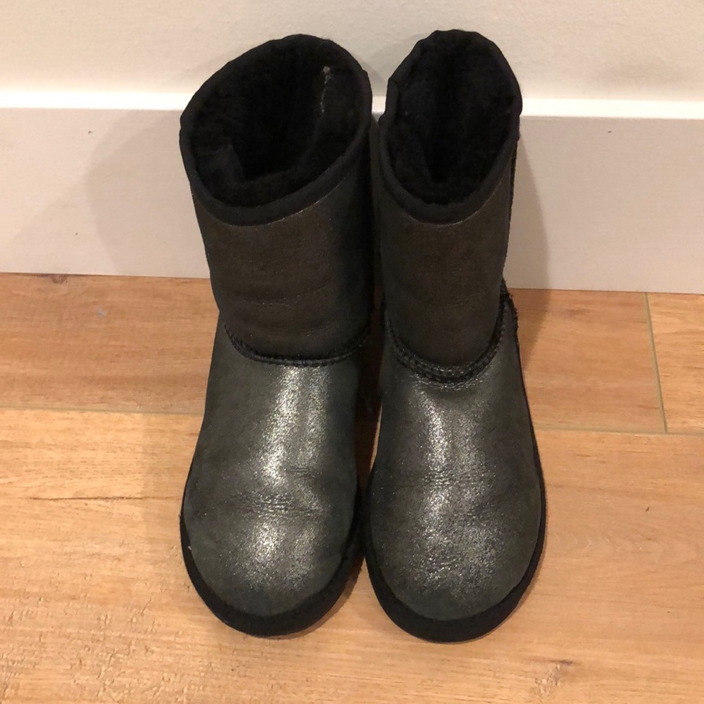 Black UGG’s